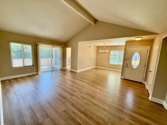 Building Photo - Updated Home in Leisure Village on the Per...