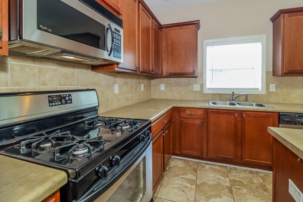 Building Photo - 5080 Fieldstone View Cir
