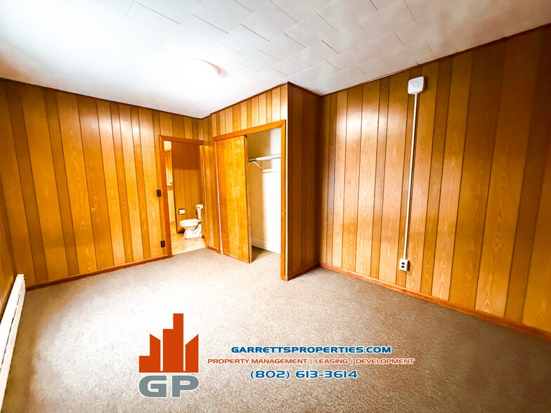 Building Photo - 36 Circle St