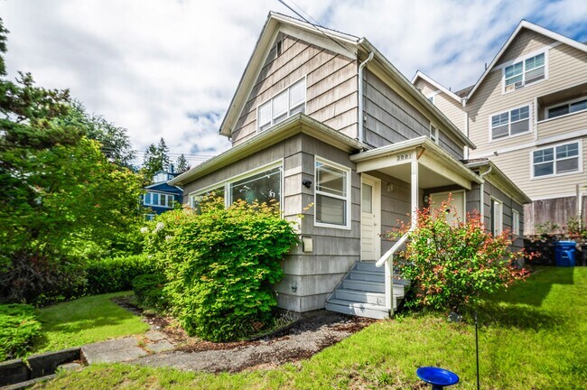 Building Photo - The Perfect Urban Escape: A Quiet, Safe 3-Bedroom Townhouse in North Queen Anne - Tour Now!