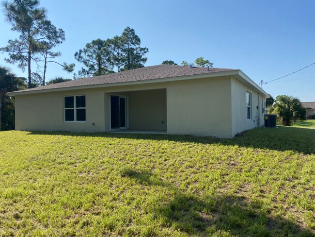 Building Photo - 5005 Tradewinds