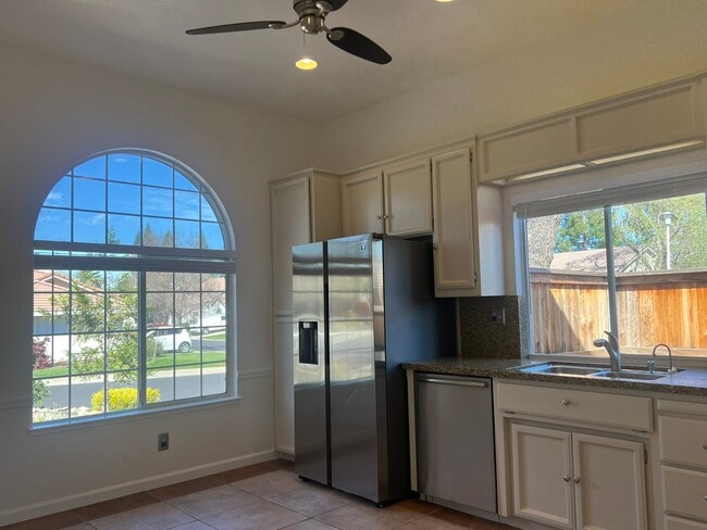 Building Photo - 15264 Medella Cir