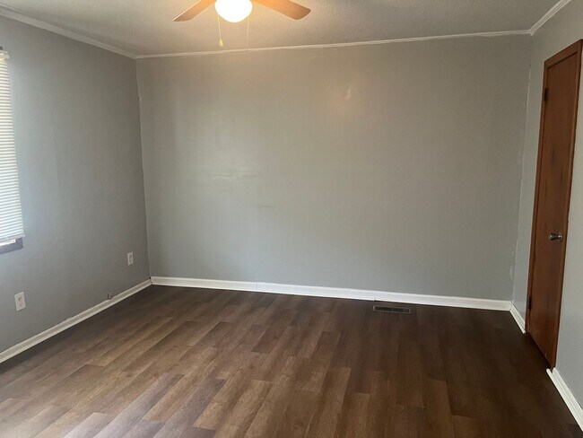 Building Photo - 3 BR. @ BATH home in the middle of Cabot