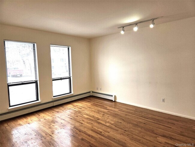 Building Photo - 90 Graywood Rd