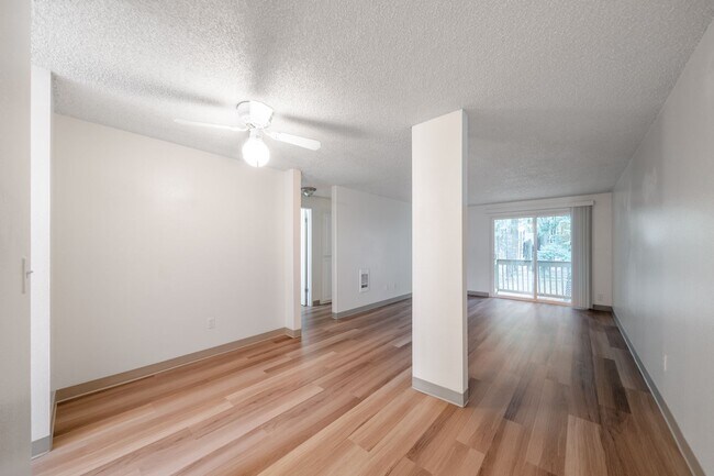 Building Photo - St. Johns 1 bedroom 1 bath in park-like setting.