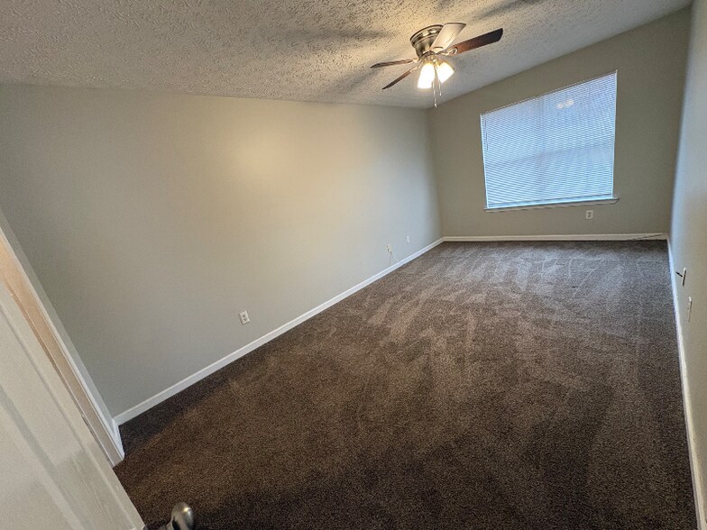 Building Photo - 2031 Sitser Ln