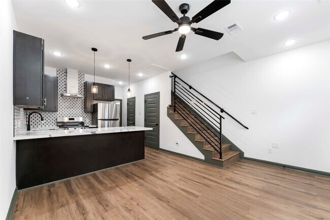 Building Photo - 7987 Chateau St