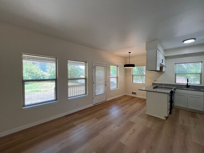 Building Photo - Ash Creek 409