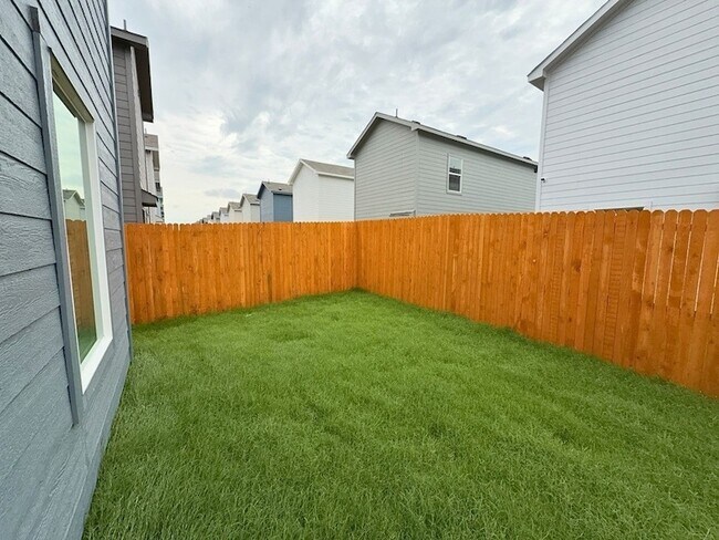 Building Photo - 6220 Sandpiper Ln