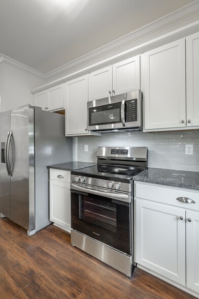 Building Photo - 5559 Stream Ln