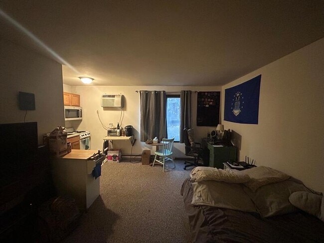 Building Photo - 134 E Johnson St