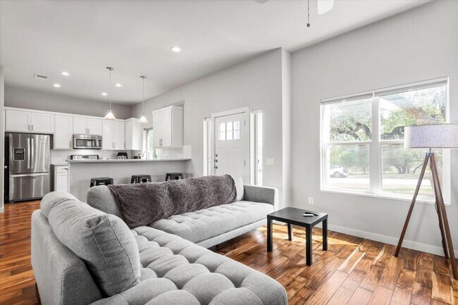 Building Photo - 15202 Cavalier Canyon Dr