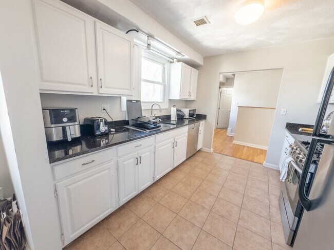 Building Photo - 28 Fisk Ave