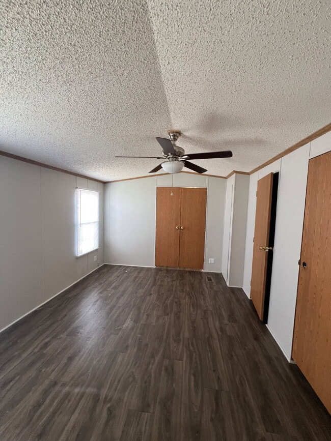 Building Photo - 2 BR | 2 BA in Pikeville! Trash Pick-Up Included!