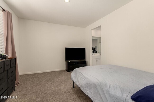 Building Photo - 3022 Hayden Rose Ave