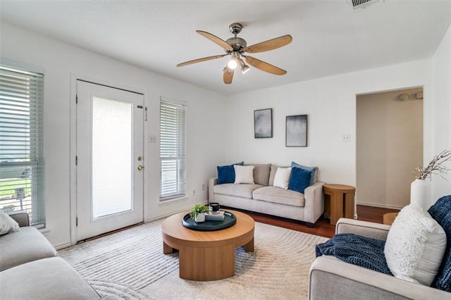 Building Photo - 904 Melody Cir