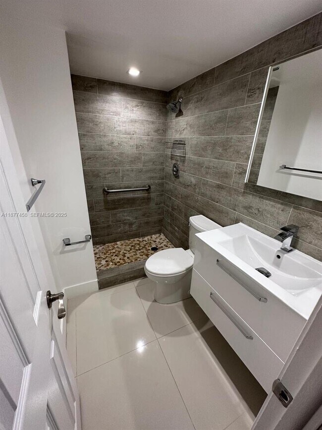 Building Photo - 2801 NE 183rd St