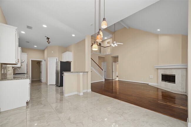 Building Photo - 14135 Swallowfield Dr