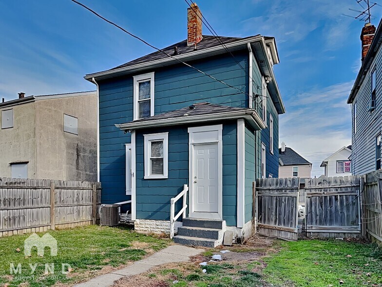 Building Photo - 153 N Oakley Ave