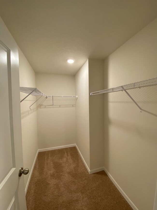 Building Photo - - Desirable Lake Diamond Subdivision 4/2/2...