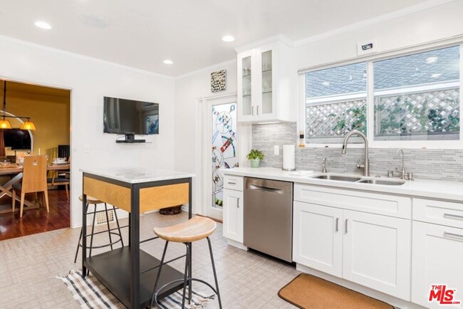 Building Photo - 6335 Warner Dr