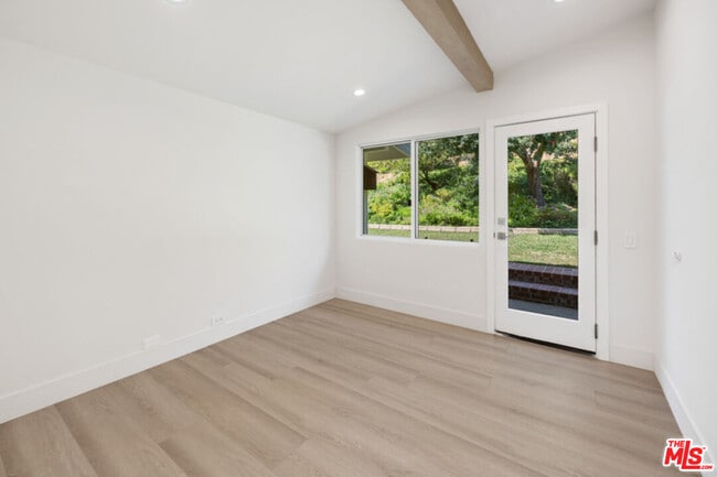 Building Photo - 1190 Bienveneda Ave