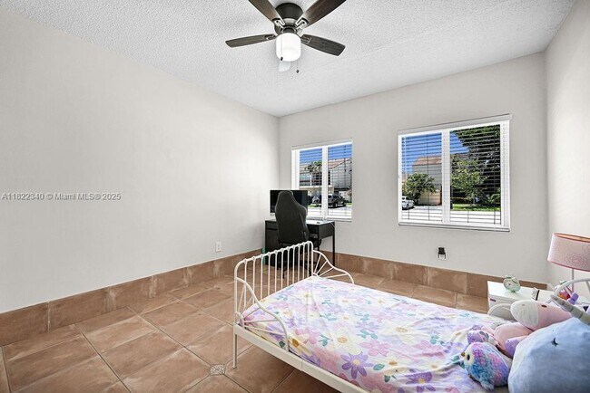 Building Photo - 9133 Fontainebleau Blvd