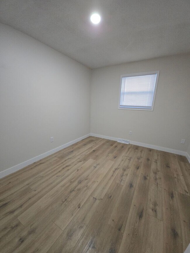 Building Photo - 4309-4311 W Bethany Dr