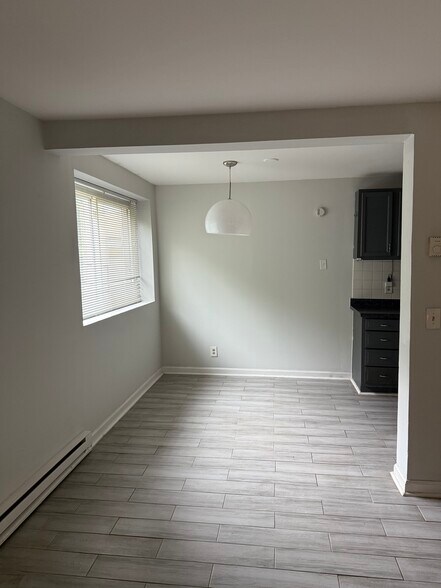 Building Photo - 550 Harding Pl