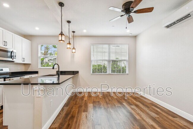 Building Photo - 325 15th Ave NE