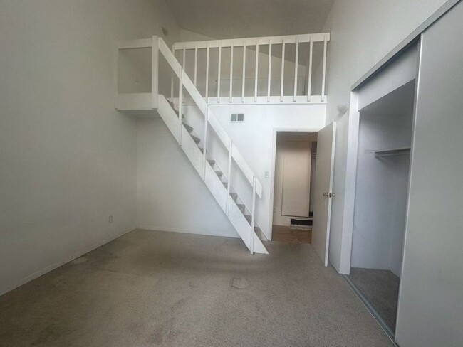 Building Photo - Aurora condo for rent