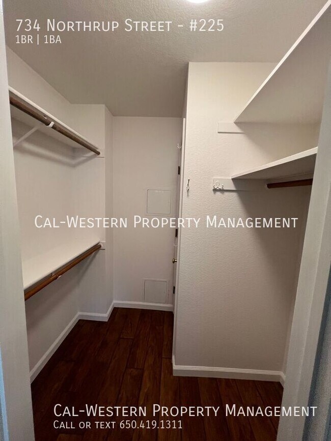 Building Photo - 734 Northrup St