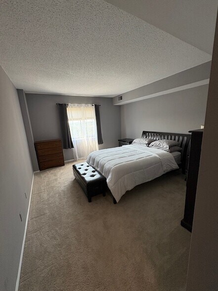 Building Photo - 5901 Mount Eagle Dr