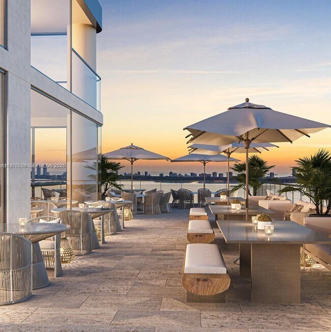 Building Photo - 700 NE 24th St