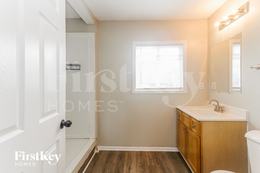 Building Photo - 112 Lind Dr