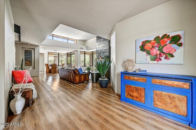 Building Photo - 10687 E Fernwood Ln