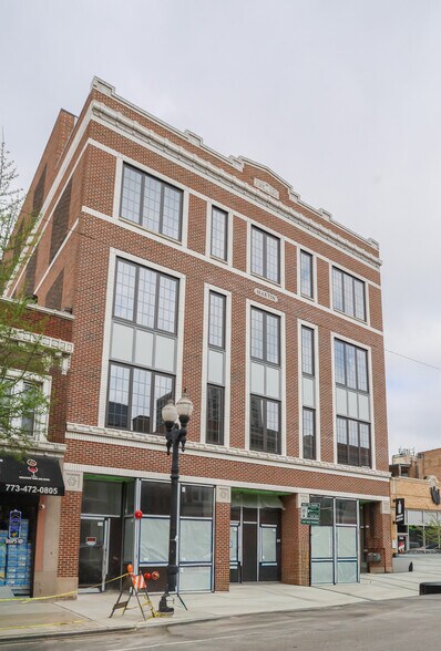 Building Photo - 3158 N Broadway St