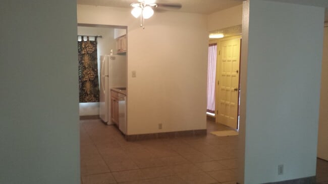 Building Photo - 120 Emperado Way