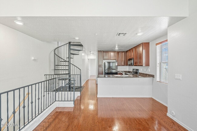 Building Photo - 753 N Port Dr