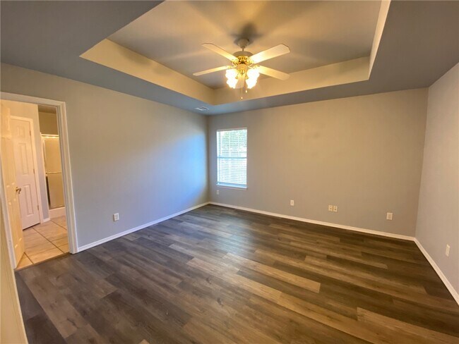 Building Photo - 1011 Sunflower St