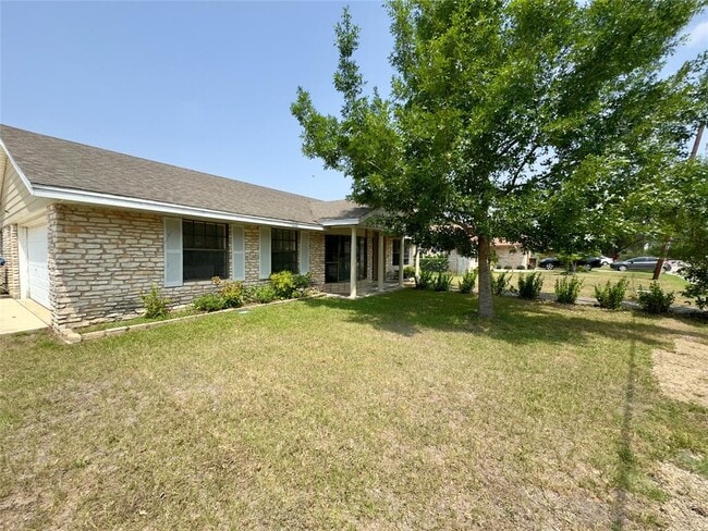 Building Photo - 821 Guadalupe St