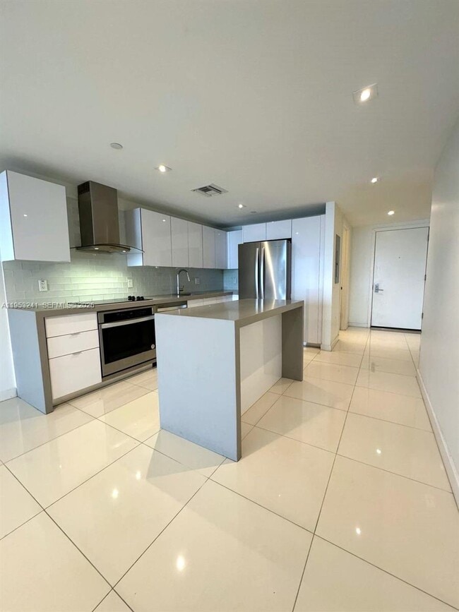 Building Photo - 1600 NE 1st Ave