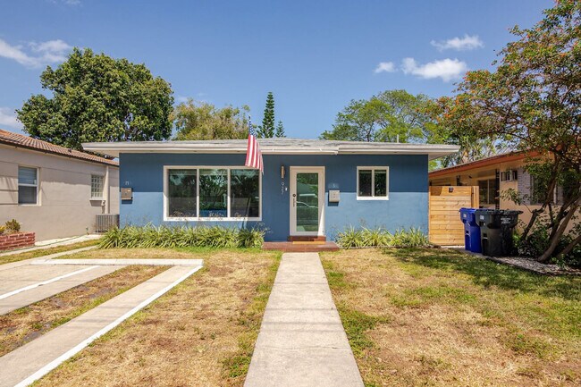 Building Photo - 927 N 17th Ave