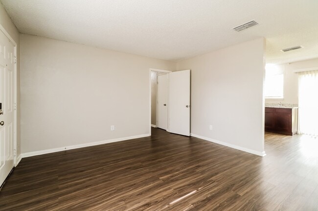 Building Photo - 7218 Wren Cir