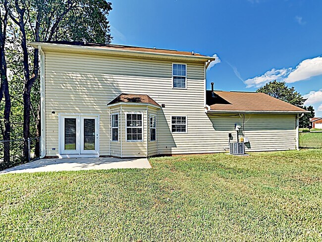 Building Photo - 800 Suequay Court Gastonia NC