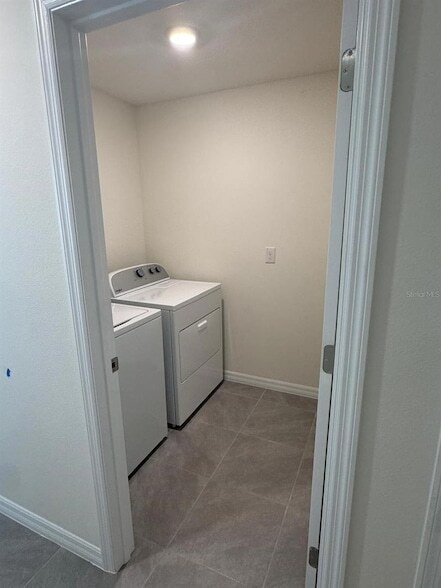 Building Photo - 2872 NE 21st Ct Rd