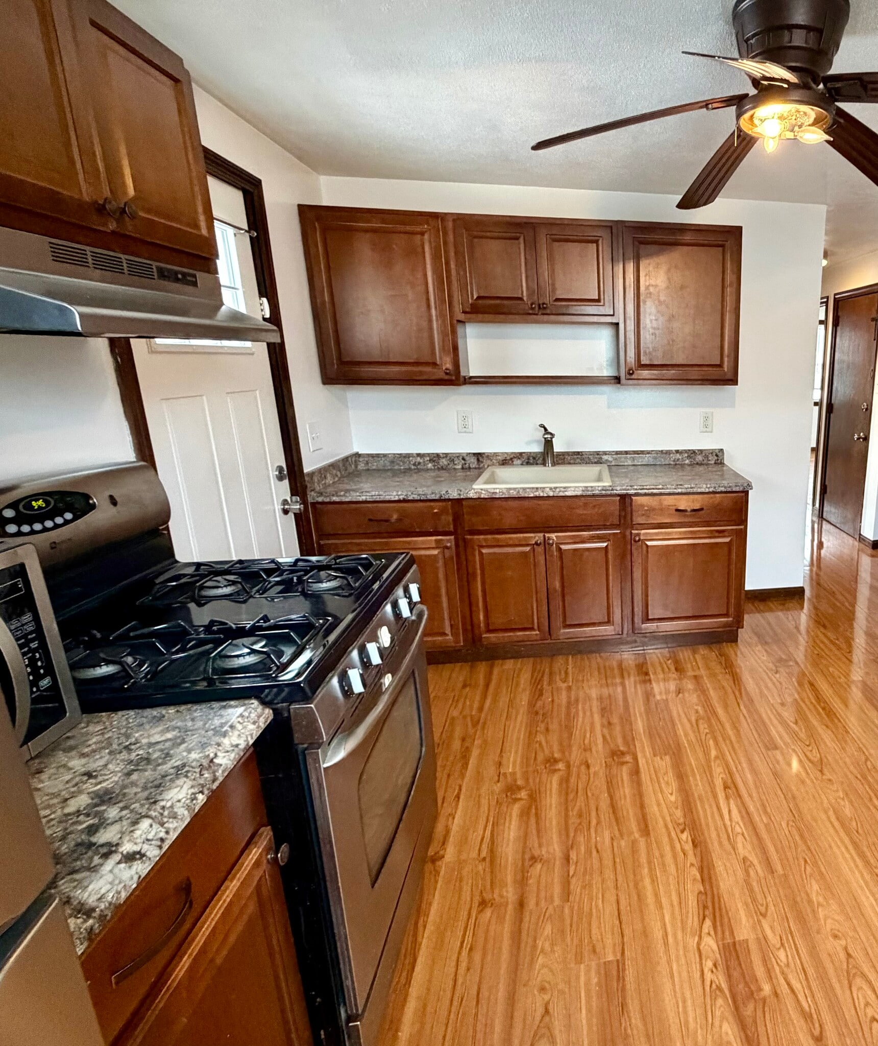 Building Photo - 87 Hollis St