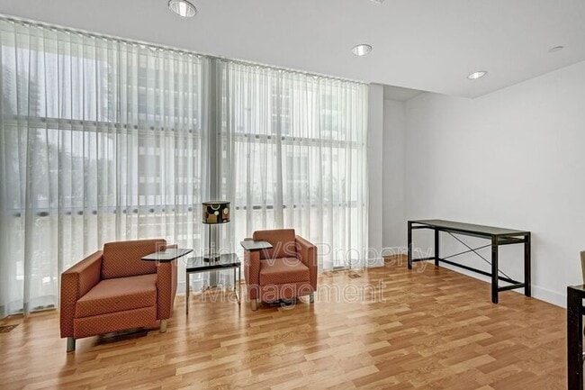 Building Photo - 350 NE 24th St