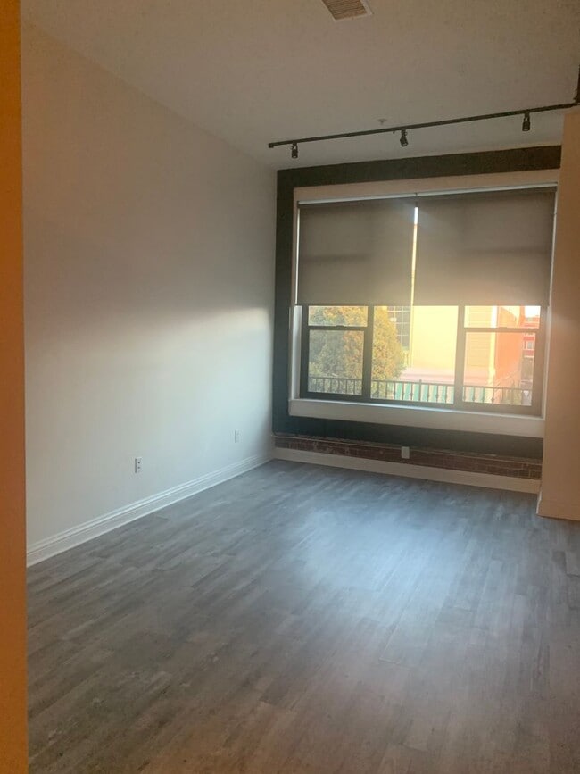 Building Photo - Promenade 151 - Work-Live