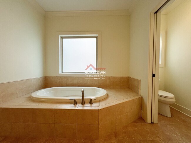 Building Photo - Beautiful 3-Bed Home with Outdoor Kitchen ...